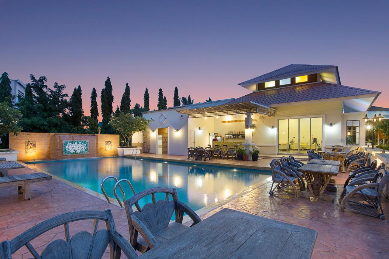 C-House & Residence Hotel Amata City Pluak Daeng Zewnętrze zdjęcie